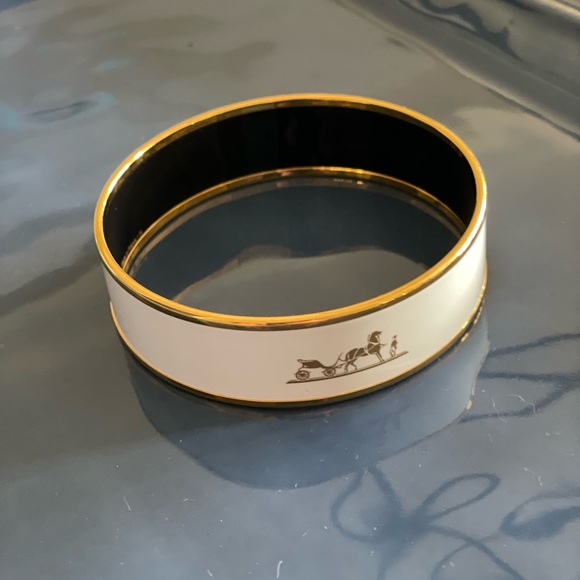 Beautiful Hermes Caleche Enamel Bangle Bracelet. Like New! - Picture 4 of 6